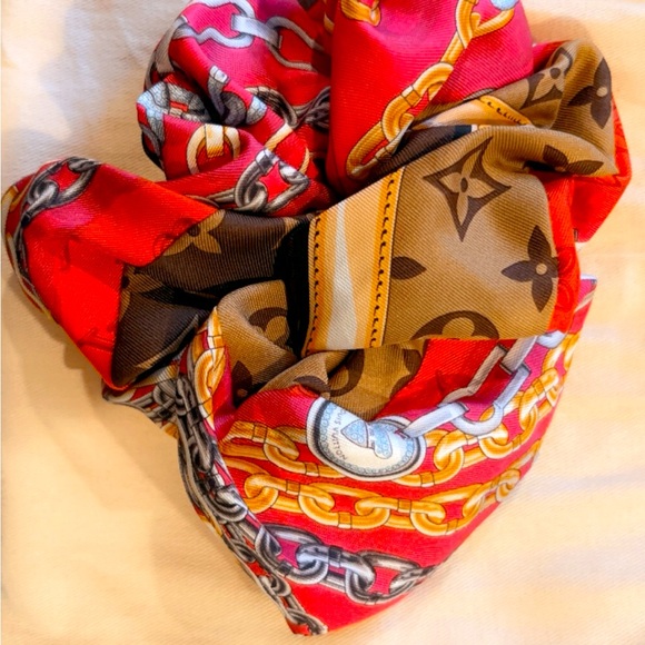 Louis Vuitton Scrunchie - Picture 2 of 2